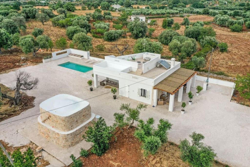 Vilaa Isa Beautiful Villa And Trullo In Ostuni Exterior foto