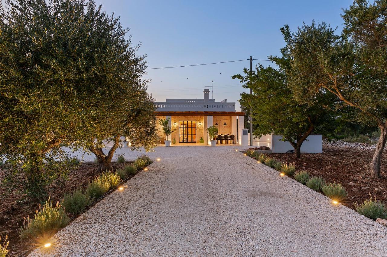 Vilaa Isa Beautiful Villa And Trullo In Ostuni Exterior foto
